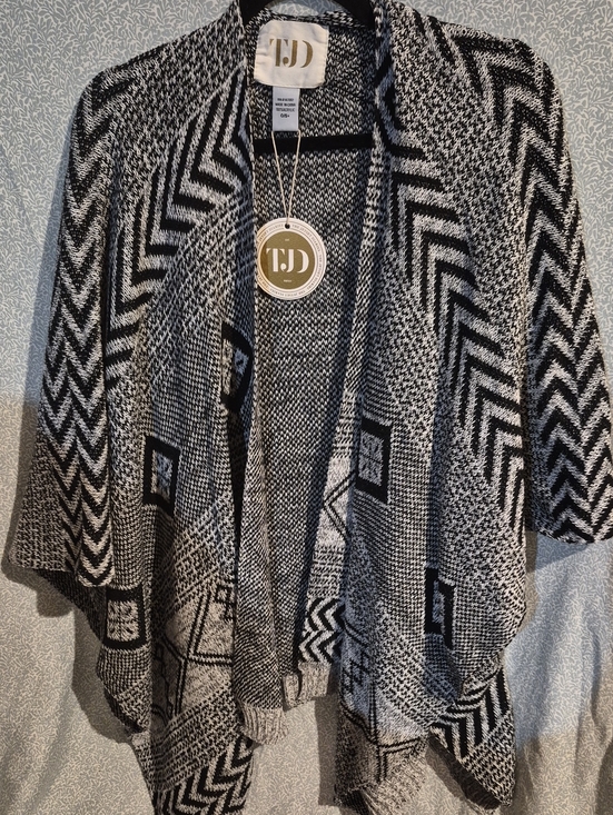 Sweaters - TDJ Black & White Open-Front Knit Cardigan Sweater Poncho